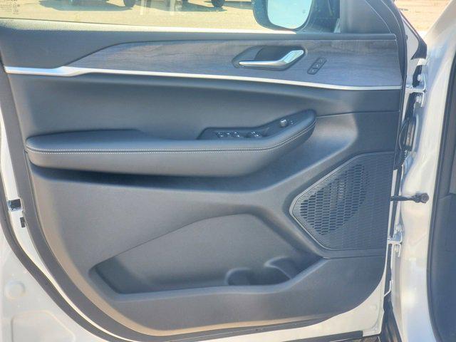 new 2025 Jeep Grand Cherokee car, priced at $49,625