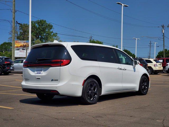 used 2022 Chrysler Pacifica Hybrid car, priced at $36,995
