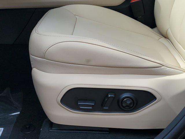 new 2025 Jeep Grand Cherokee car, priced at $52,735