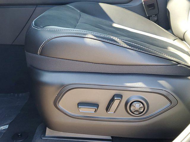 new 2025 Jeep Grand Cherokee car, priced at $46,730