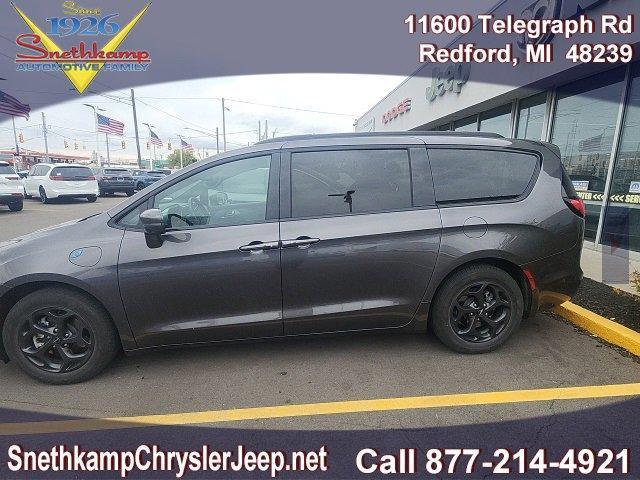 used 2021 Chrysler Pacifica Hybrid car, priced at $31,995