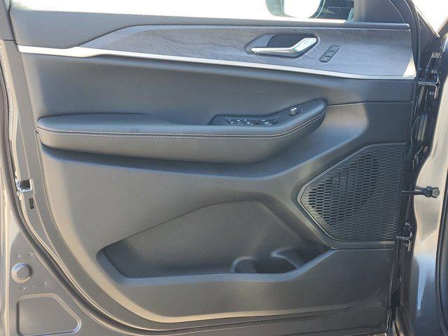 new 2025 Jeep Grand Cherokee car, priced at $52,735