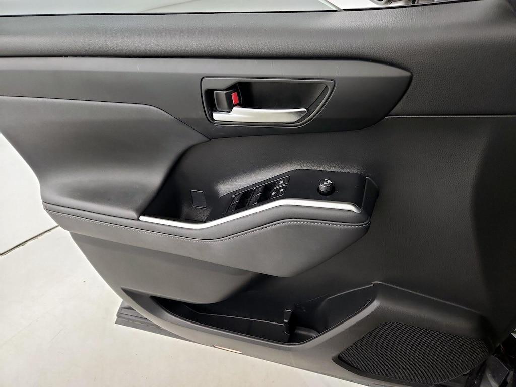used 2023 Toyota Highlander car, priced at $37,998