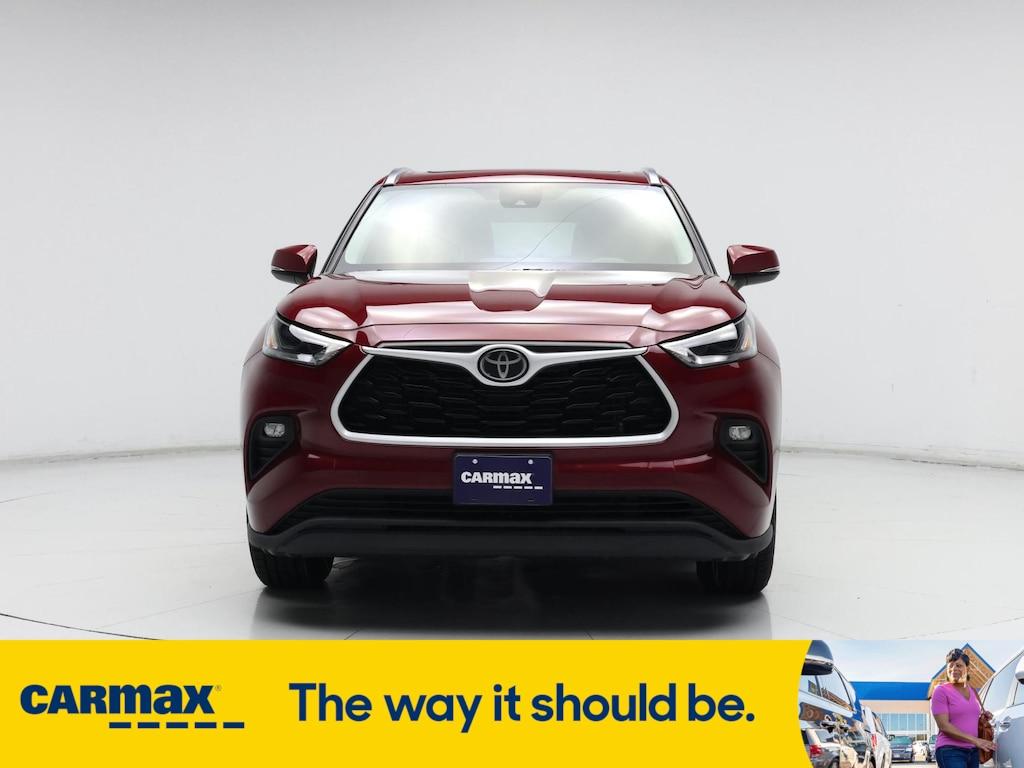 used 2021 Toyota Highlander car, priced at $30,998