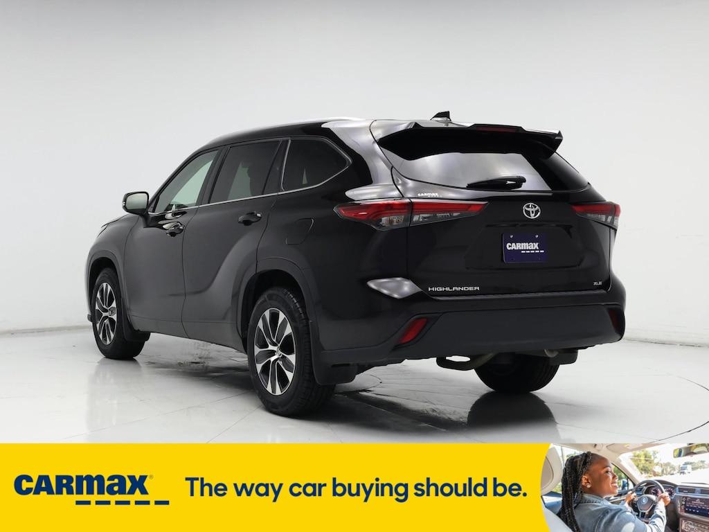 used 2022 Toyota Highlander car, priced at $34,998