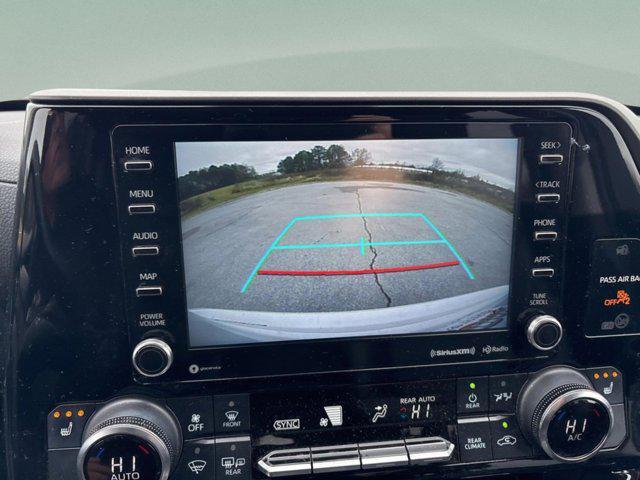 used 2022 Toyota Highlander Hybrid car, priced at $33,499