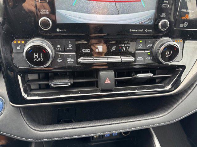 used 2022 Toyota Highlander Hybrid car, priced at $33,499
