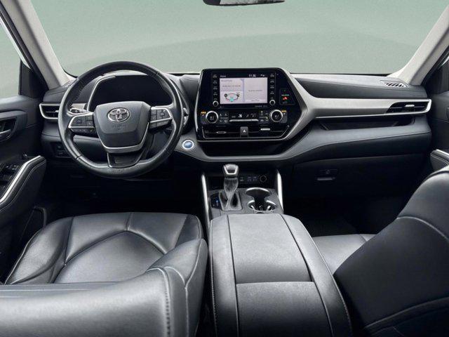 used 2022 Toyota Highlander Hybrid car, priced at $33,499