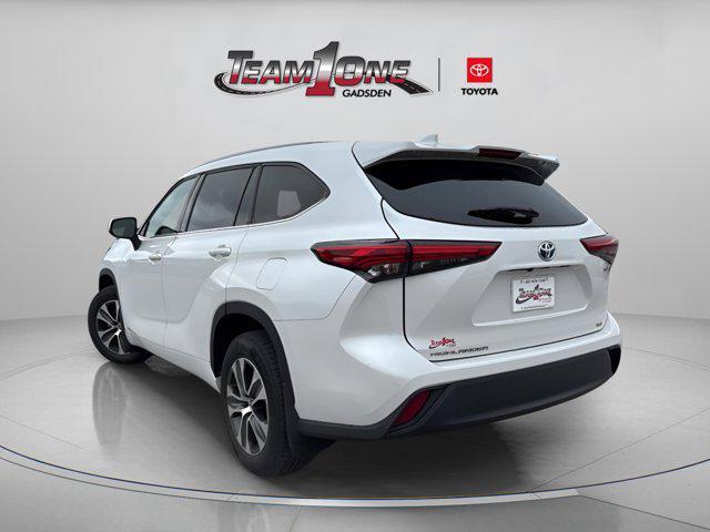 used 2022 Toyota Highlander Hybrid car, priced at $33,499