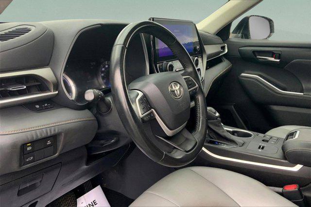 used 2023 Toyota Highlander Hybrid car, priced at $33,073