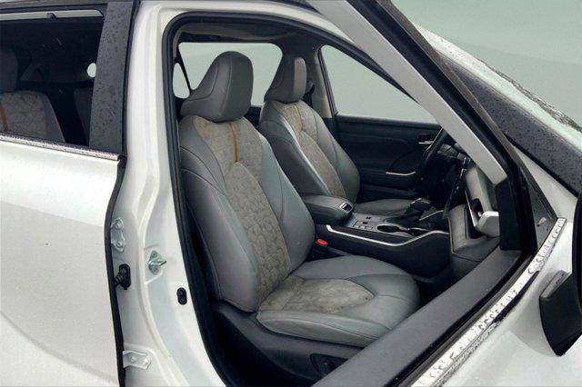 used 2023 Toyota Highlander Hybrid car, priced at $33,073