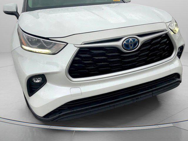 used 2023 Toyota Highlander Hybrid car, priced at $33,073