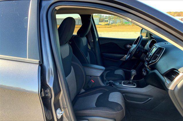 used 2017 Jeep Cherokee car