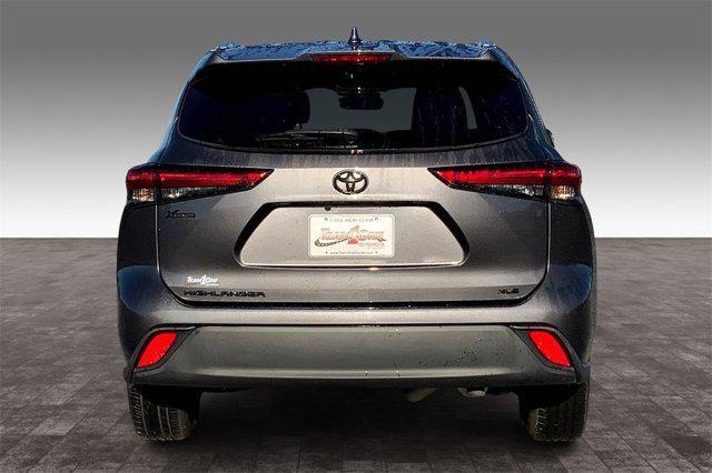 used 2021 Toyota Highlander car, priced at $33,557