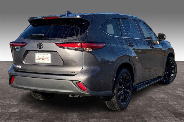 used 2021 Toyota Highlander car, priced at $33,557