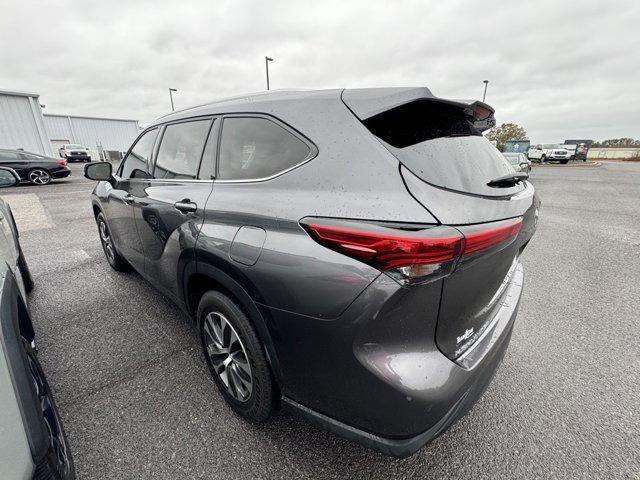 used 2022 Toyota Highlander car