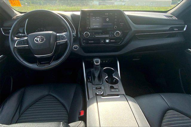 used 2021 Toyota Highlander car, priced at $30,998
