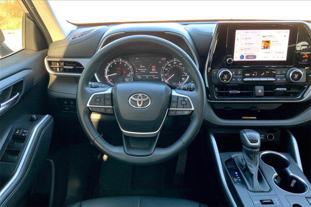 used 2023 Toyota Highlander car, priced at $38,995