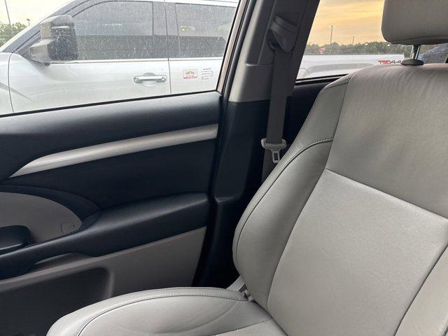 used 2019 Toyota Highlander car, priced at $26,998