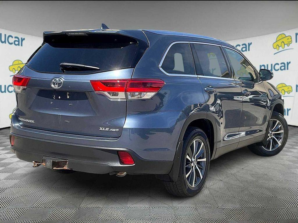 used 2019 Toyota Highlander car, priced at $23,300