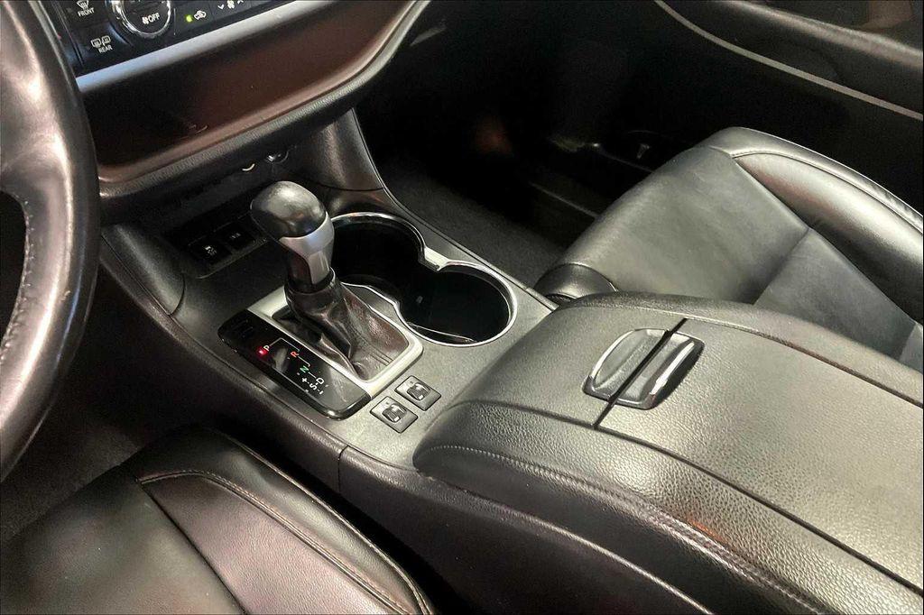 used 2019 Toyota Highlander car, priced at $26,900