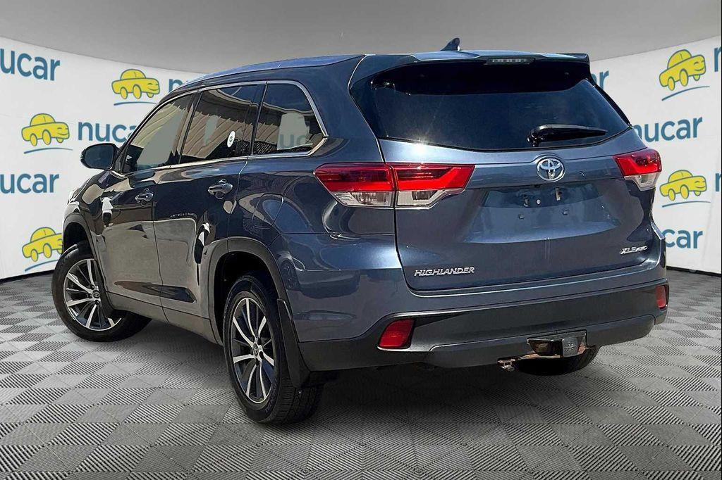 used 2019 Toyota Highlander car, priced at $26,900
