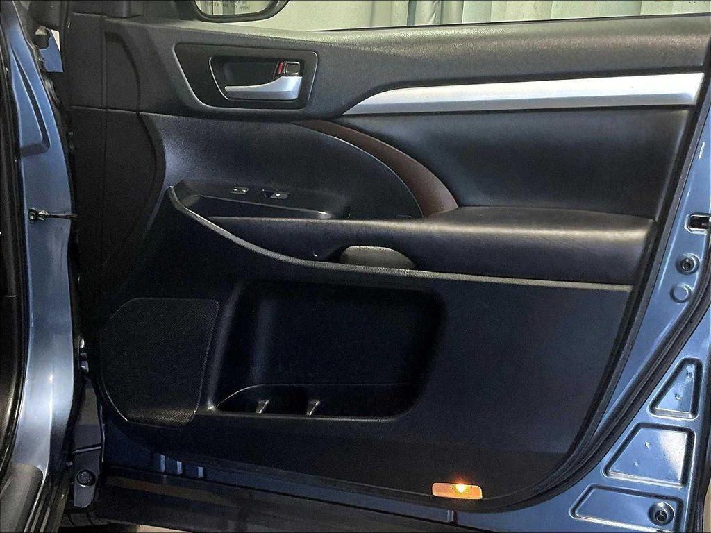 used 2019 Toyota Highlander car, priced at $23,300