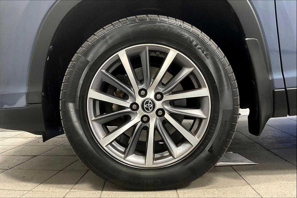 used 2019 Toyota Highlander car, priced at $26,900