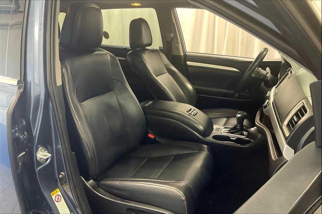 used 2019 Toyota Highlander car, priced at $26,900