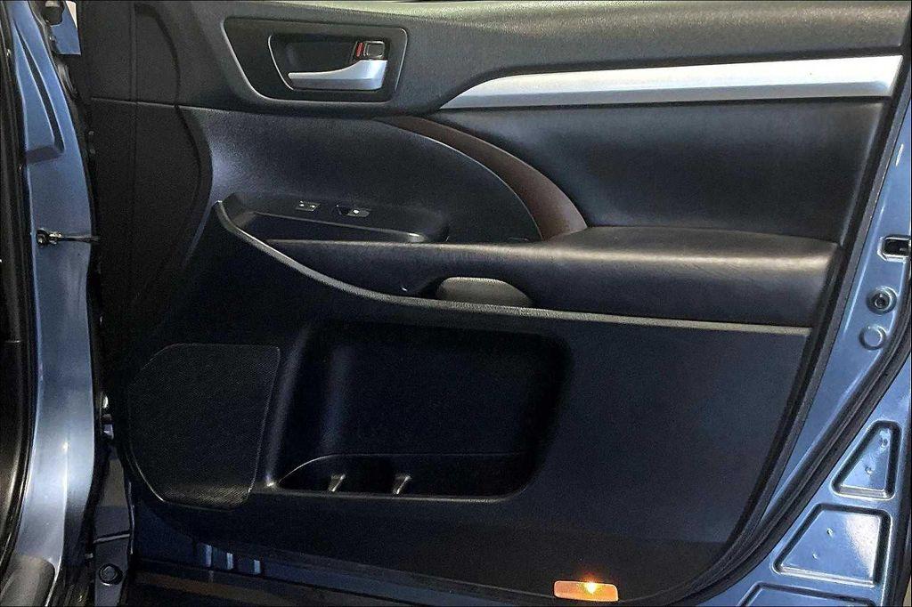used 2019 Toyota Highlander car, priced at $26,900