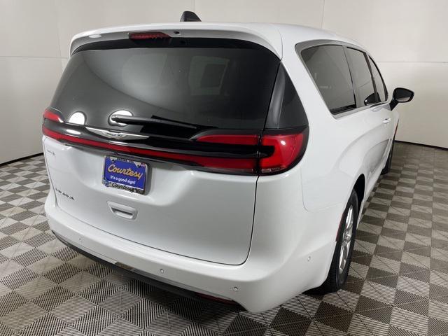 new 2024 Chrysler Pacifica car, priced at $37,401