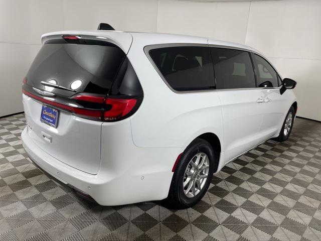 new 2024 Chrysler Pacifica car, priced at $37,401