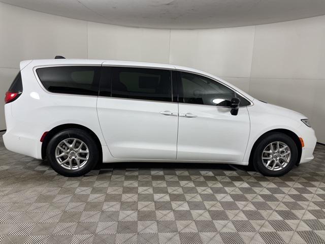 new 2024 Chrysler Pacifica car, priced at $37,401