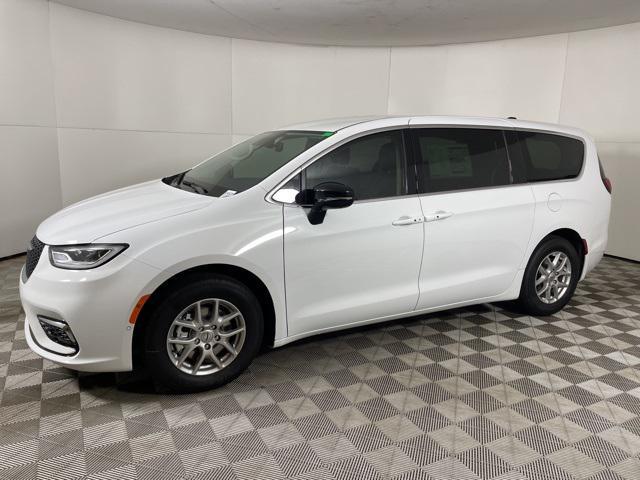 new 2024 Chrysler Pacifica car, priced at $37,401