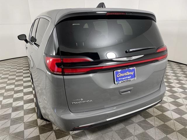 new 2025 Chrysler Pacifica car, priced at $39,920