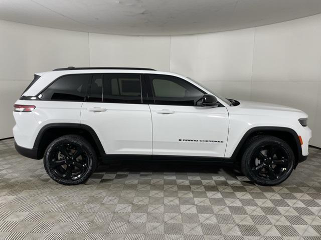 new 2025 Jeep Grand Cherokee car, priced at $44,075