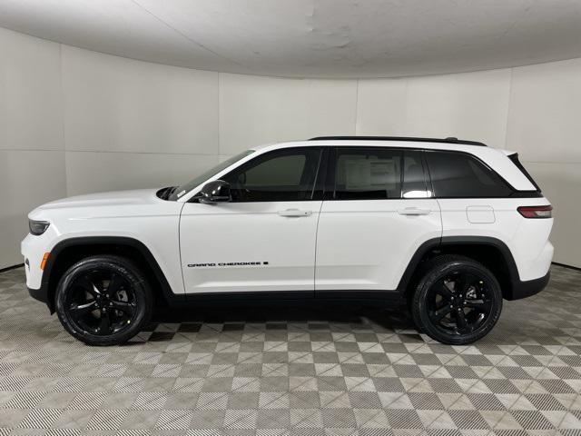 new 2025 Jeep Grand Cherokee car, priced at $44,075