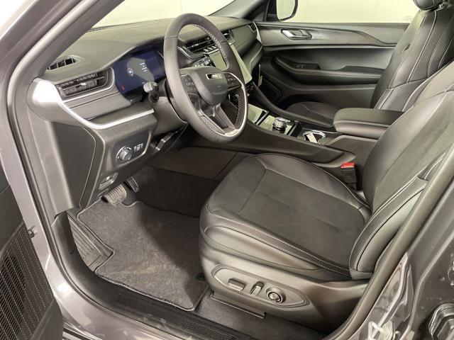 new 2025 Jeep Grand Cherokee car, priced at $38,900