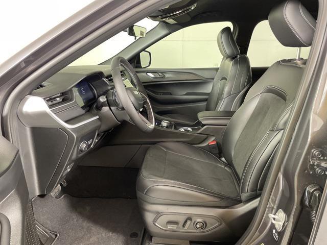 new 2025 Jeep Grand Cherokee car, priced at $38,900