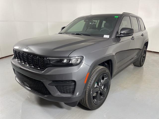 new 2025 Jeep Grand Cherokee car, priced at $38,900