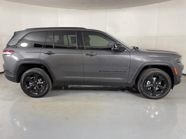 new 2025 Jeep Grand Cherokee car, priced at $38,900