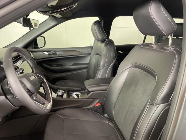 new 2025 Jeep Grand Cherokee car, priced at $38,900