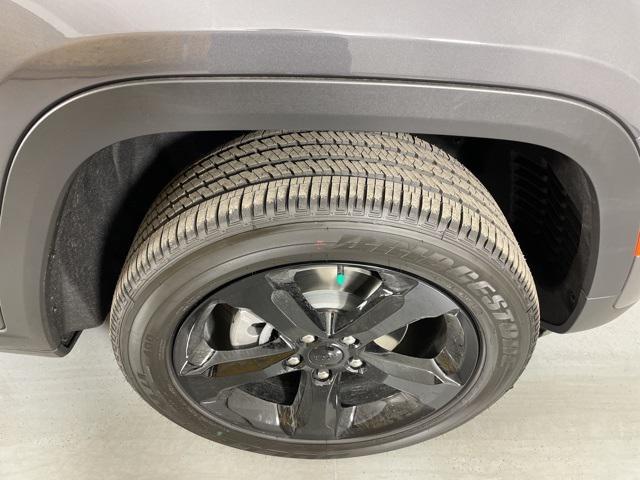new 2025 Jeep Grand Cherokee car, priced at $38,900