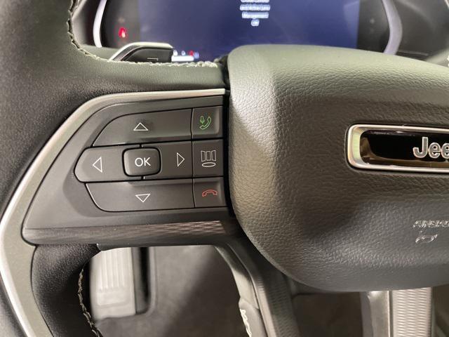 new 2025 Jeep Grand Cherokee car, priced at $38,900