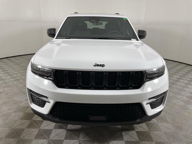 new 2025 Jeep Grand Cherokee car, priced at $44,001