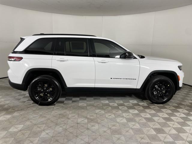 new 2025 Jeep Grand Cherokee car, priced at $44,001