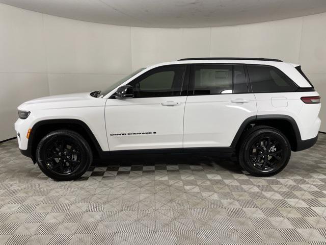 new 2025 Jeep Grand Cherokee car, priced at $44,001