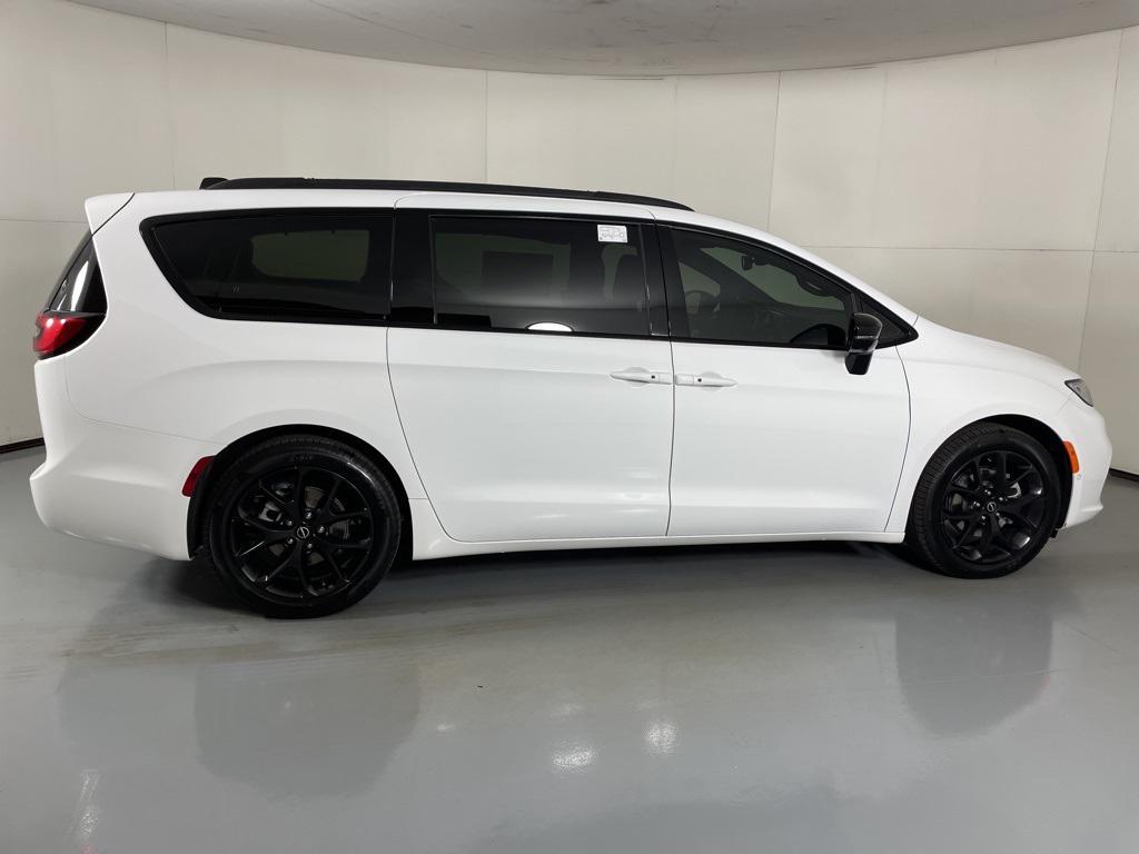 new 2026 Chrysler Pacifica car, priced at $49,747