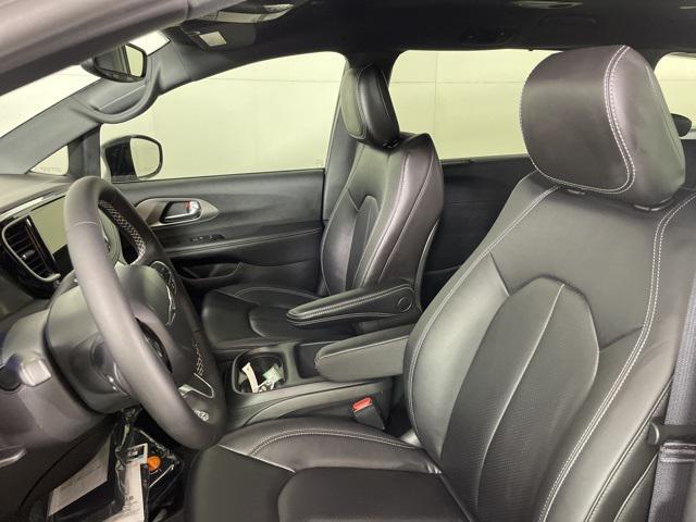 new 2025 Chrysler Pacifica car, priced at $36,940