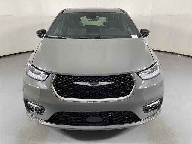 new 2025 Chrysler Pacifica car, priced at $36,940